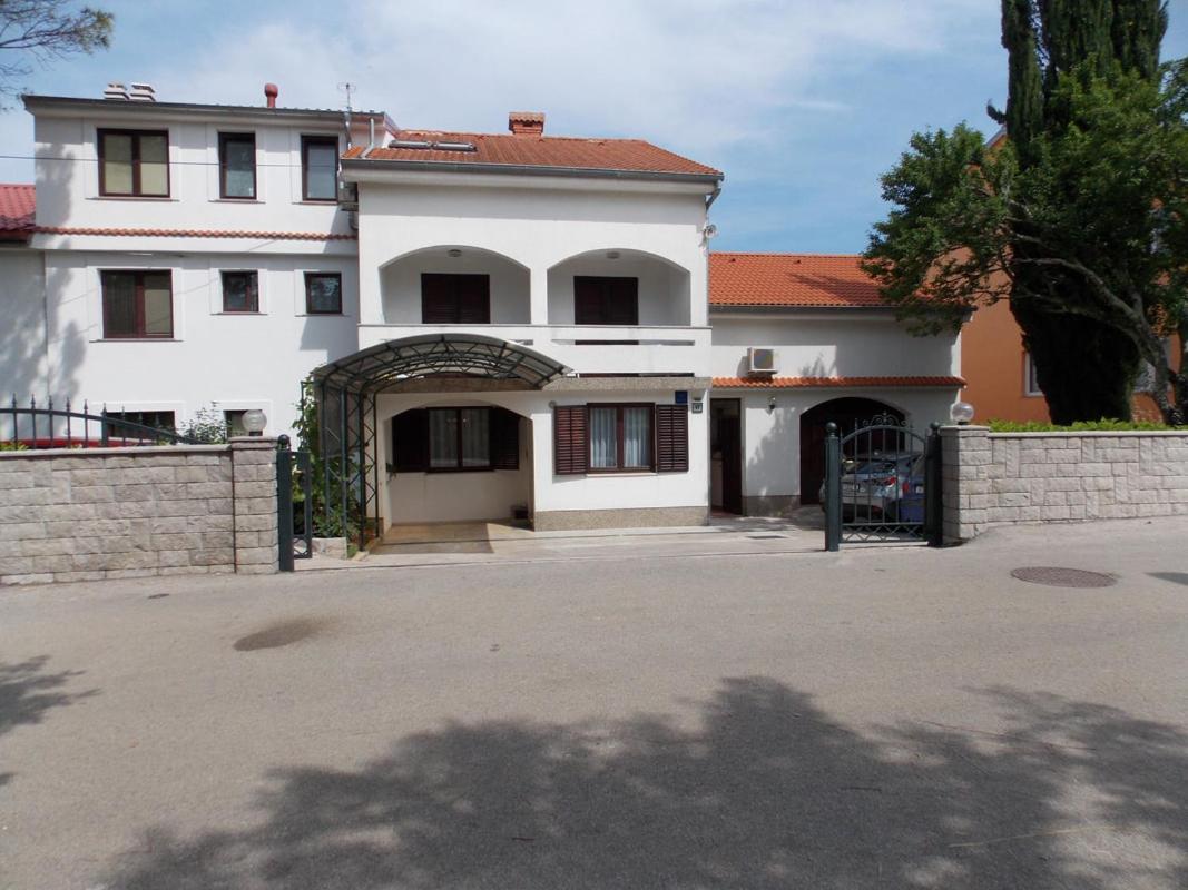 Apartments Cutic Malinska Exterior foto
